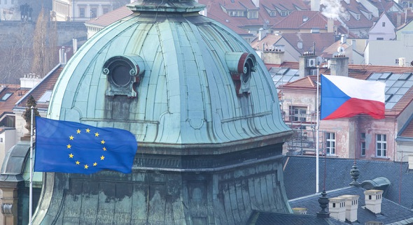 Česká republika - sídlo vlády, vlajka ČR a EU